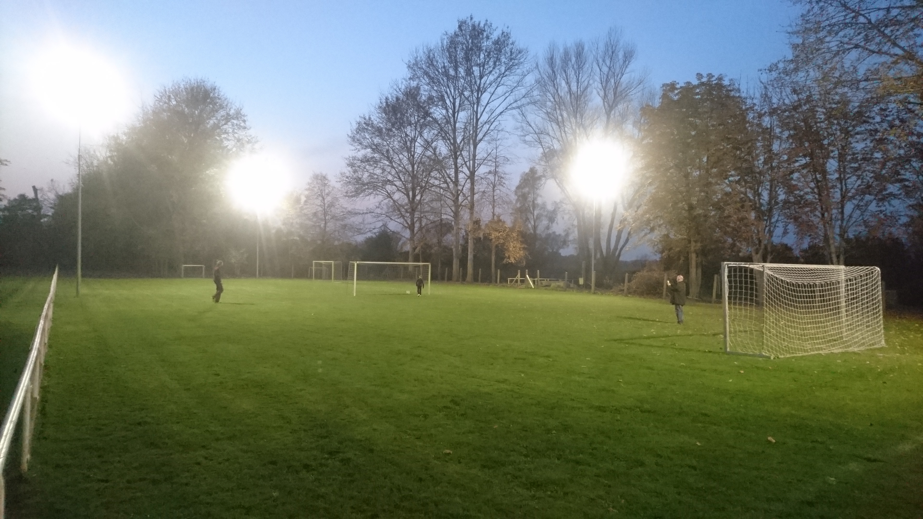Trainingsplatz klein   Flutlicht 1